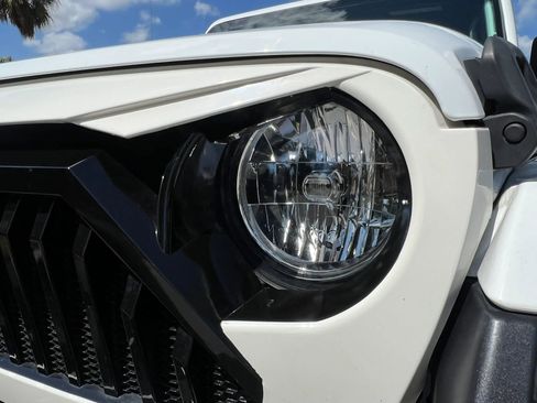 Used 2020 Jeep Gladiator Sport w/ Quick Order Package 24S image 19