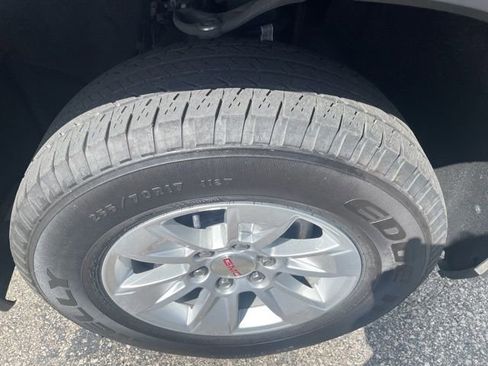 Used 2020 GMC Sierra 1500 SLE w/ SLE Value Package AWD/4WD image 17