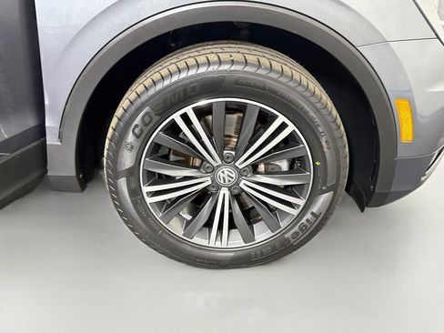 Used 2019 Volkswagen Tiguan SE FWD image 32