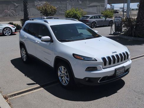Used 2016 Jeep Cherokee Limited w/ Luxury Group AWD/4WD image 5