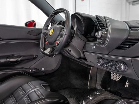 Used 2018 Ferrari 488 GTB RWD image 18
