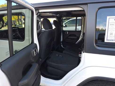 Used 2021 Jeep Wrangler Unlimited Sahara image 42