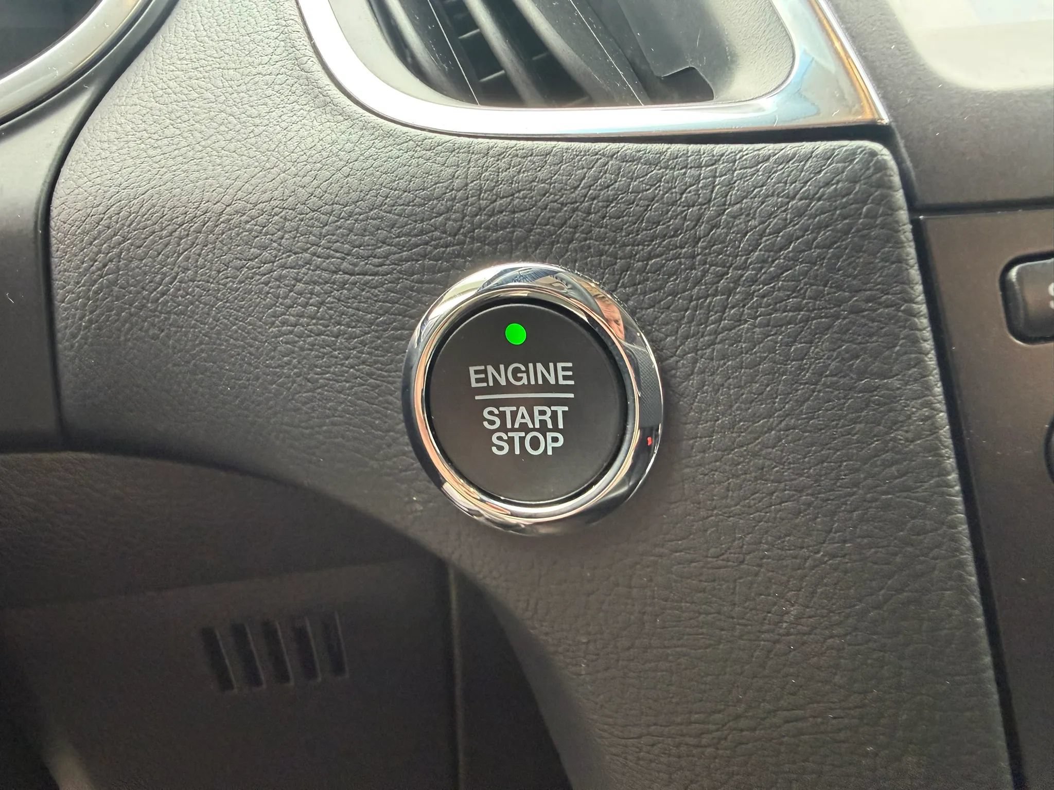 Used 2019 Ford Edge Titanium FWD image 23