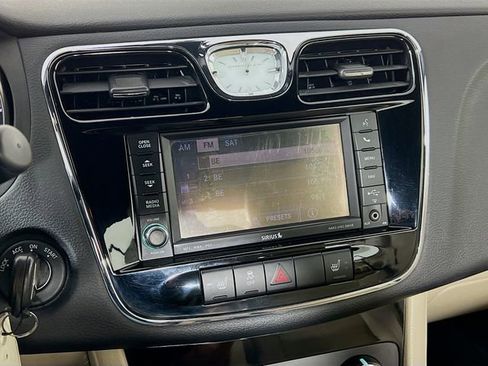 Used 2013 Chrysler 200 Limited image 16