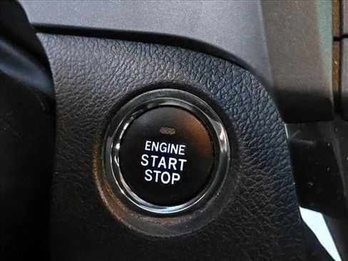 Used 2020 Toyota Sienna SE Premium w/ Nightshade Edition FWD image 14