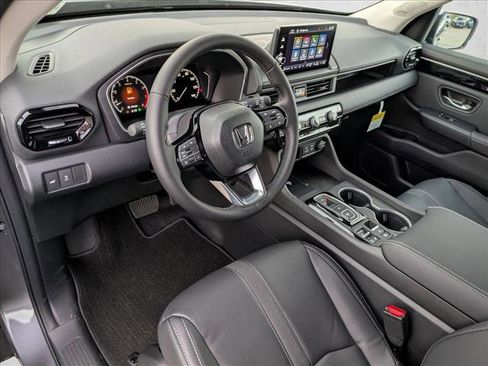 New 2025 Honda Pilot Touring image 3