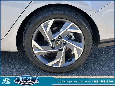 Certified 2025 Hyundai Elantra SEL FWD image 6