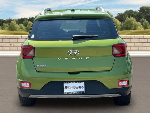 Used 2023 Hyundai Venue SEL FWD image 4