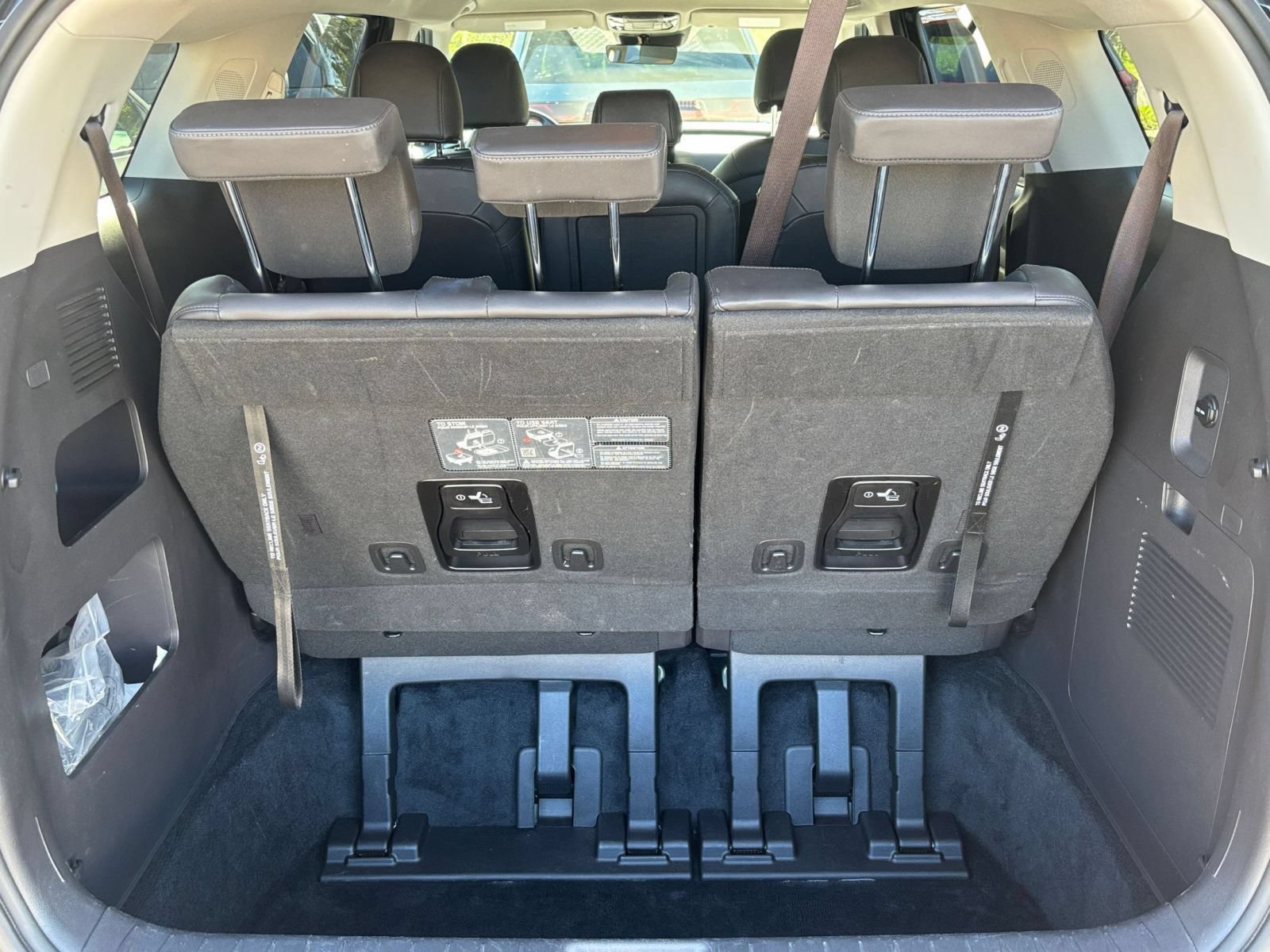 Used 2026 Kia Carnival FWD image 33