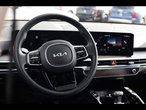 Used 2025 Kia Sorento SX image 9
