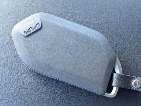 Used 2025 Kia Telluride S image 27