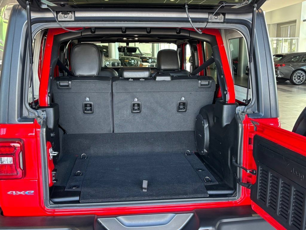 Used 2022 Jeep Wrangler Unlimited Sahara AWD/4WD image 39