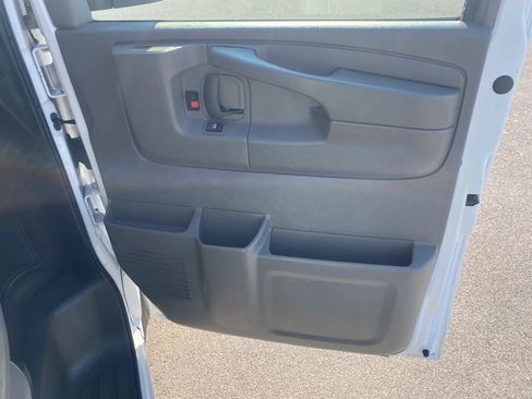 Used 2015 Chevrolet Express 3500 LT w/ LT Preferred Equipment Group RWD image 18