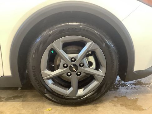 Certified 2025 Kia K4 LXS FWD image 21