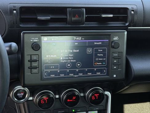 Used 2024 Toyota GR86 Premium image 17