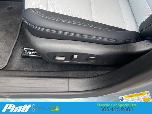 Used 2025 Chevrolet Equinox EV LT FWD image 22