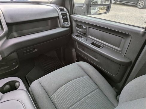 Used 2024 RAM 2500 Tradesman w/ Chrome Appearance Group image 17