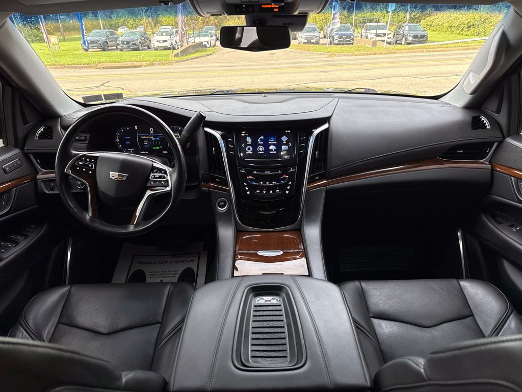 Used 2018 Cadillac Escalade Luxury AWD/4WD image 13