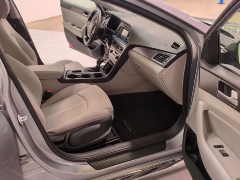 Used 2017 Hyundai Sonata Sport w/ Cargo Package image 10