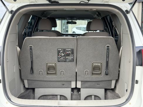 Used 2016 Kia Sedona L image 11