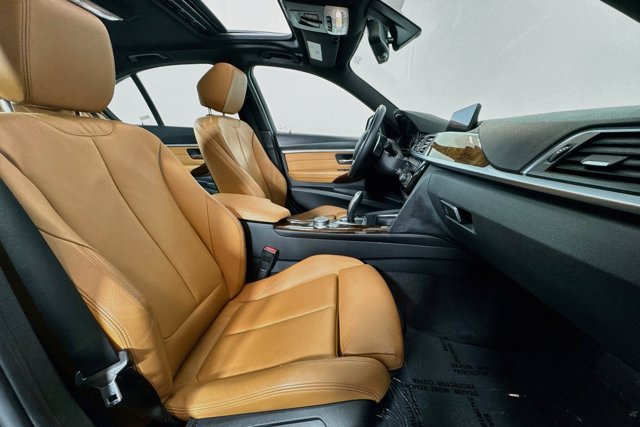 Used 2018 BMW 330e w/ Premium Package RWD image 27