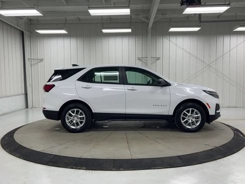 Used 2023 Chevrolet Equinox LS AWD/4WD image 9