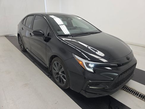 Used 2025 Toyota Corolla SE FWD image 2