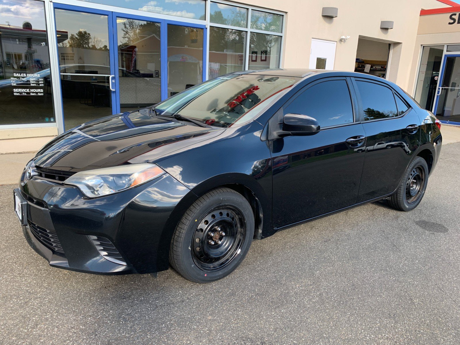 Used 2016 Toyota Corolla LE FWD image 1