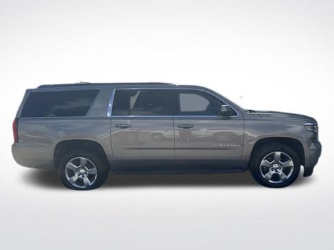 Used 2017 Chevrolet Suburban LT w/ Luxury Package RWD image 3