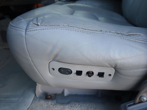 Used 1999 Chevrolet Suburban 2WD w/ Preferred Equipment Group 3 image 19