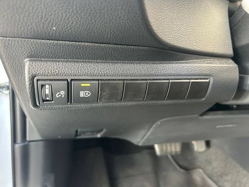 Used 2023 Toyota Corolla SE FWD image 18