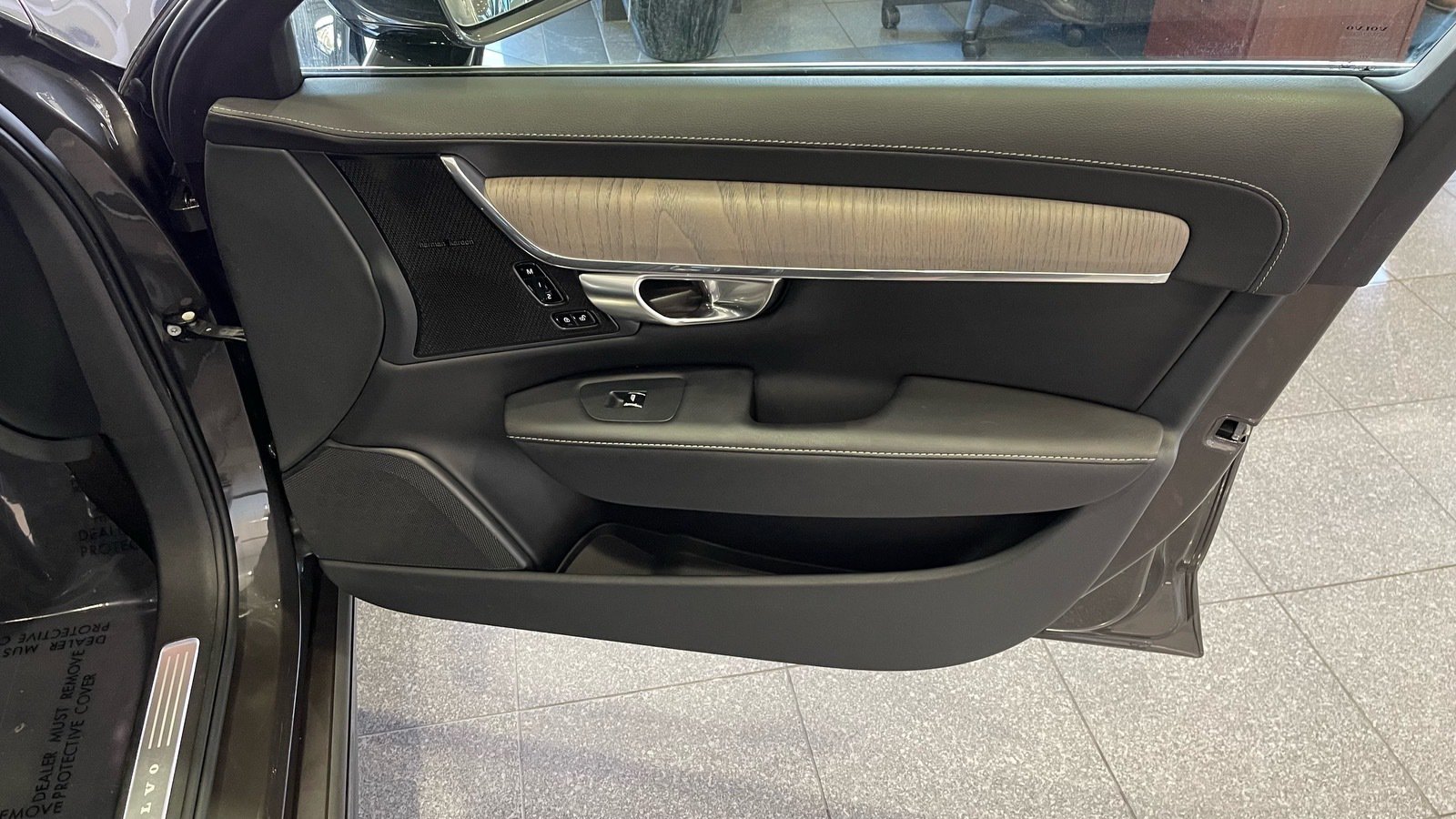 Used 2023 Volvo S90 B6 Ultimate w/ Protection Package Premier AWD/4WD image 39