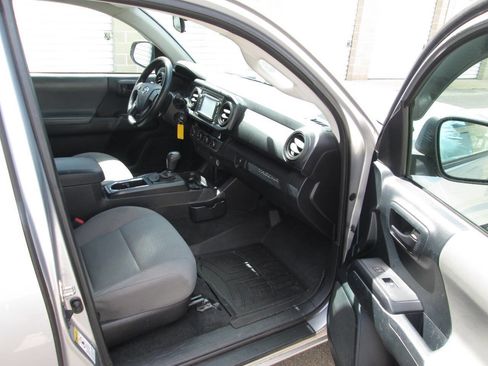 Used 2016 Toyota Tacoma SR5 w/ SR Convenience Package AWD/4WD image 21