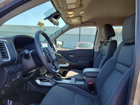 Used 2023 Nissan Frontier SV w/ Tow Package image 15