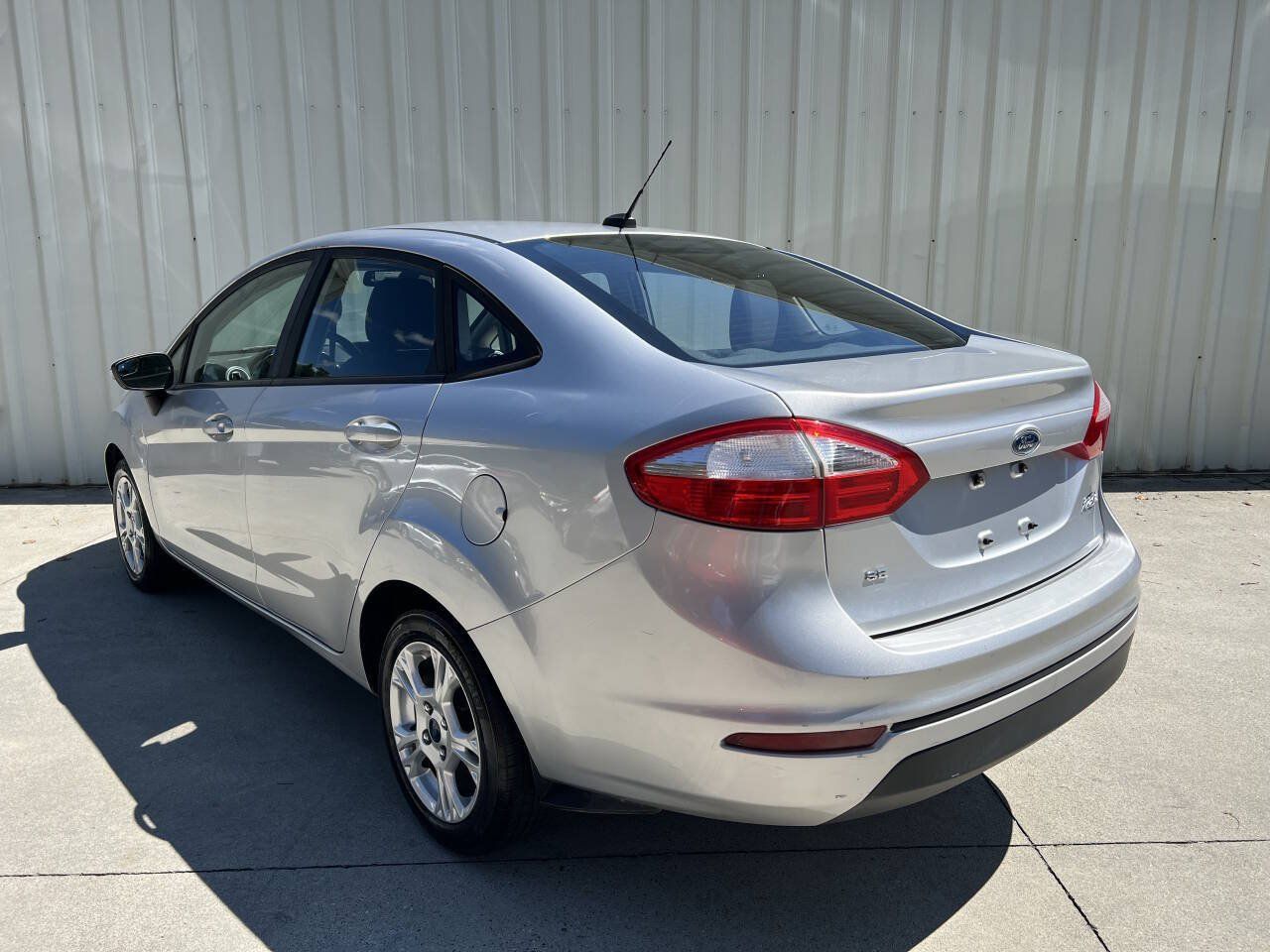 Used 2015 Ford Fiesta SE FWD image 5