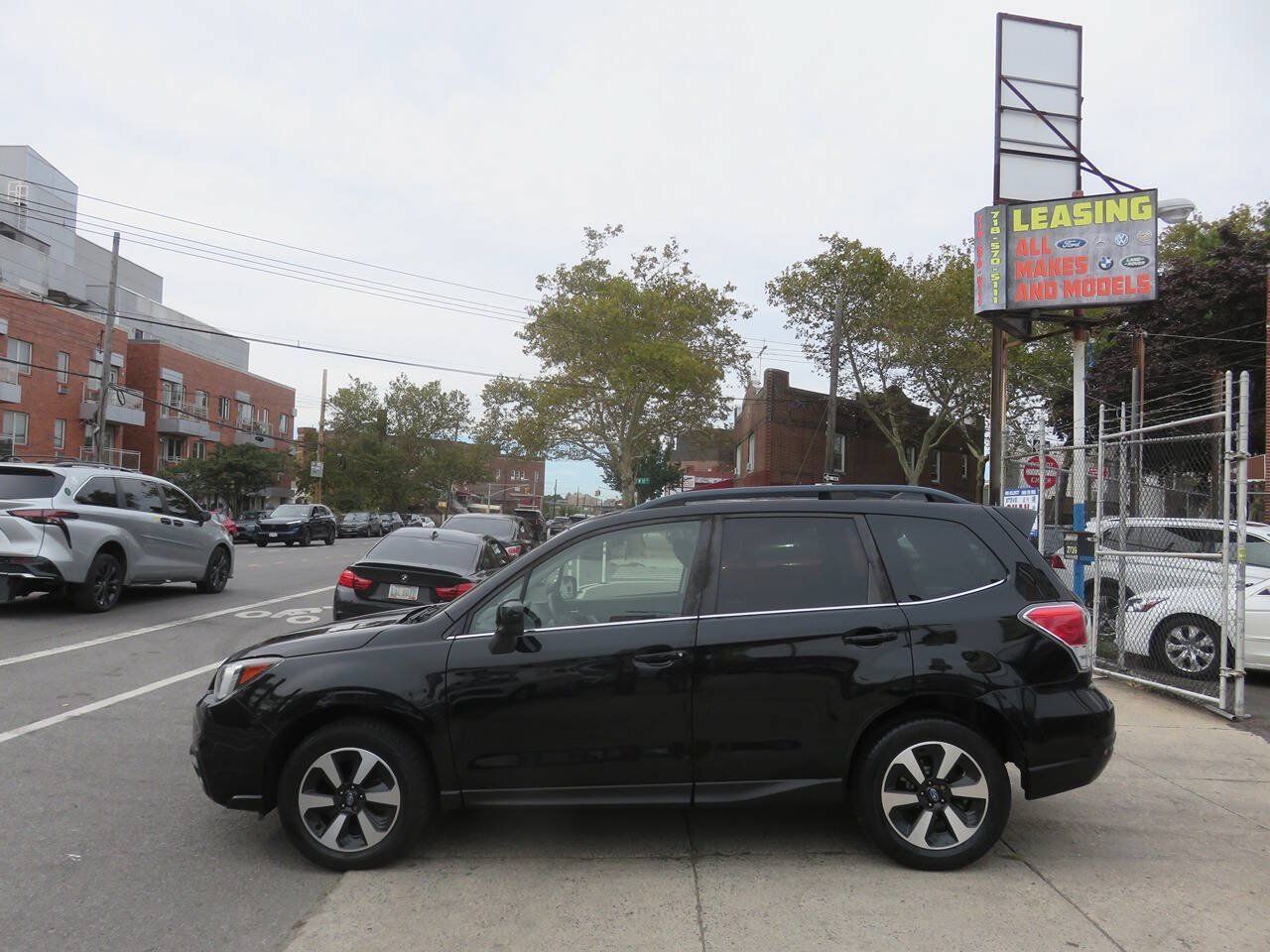 Used 2017 Subaru Forester 2.5i Limited AWD/4WD image 7