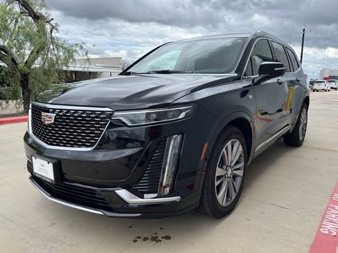 Certified 2025 Cadillac XT6 Premium Luxury image 2