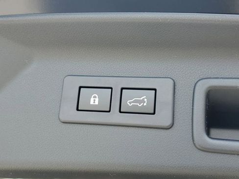 Used 2025 Subaru Forester Limited w/ Popular Package image 12