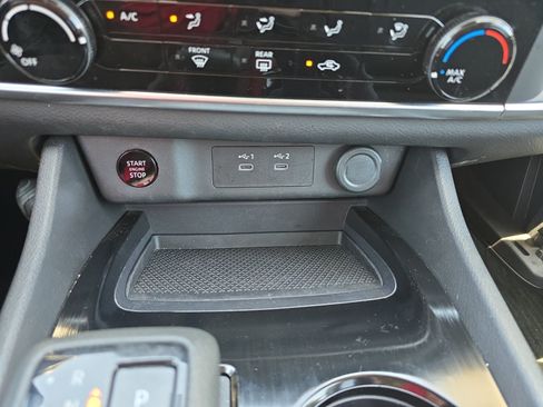 Used 2024 Nissan Rogue S FWD image 25