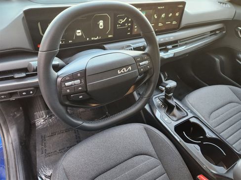 Certified 2025 Kia K4 EX image 2