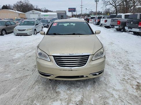 Used 2011 Chrysler 200 Touring image 5