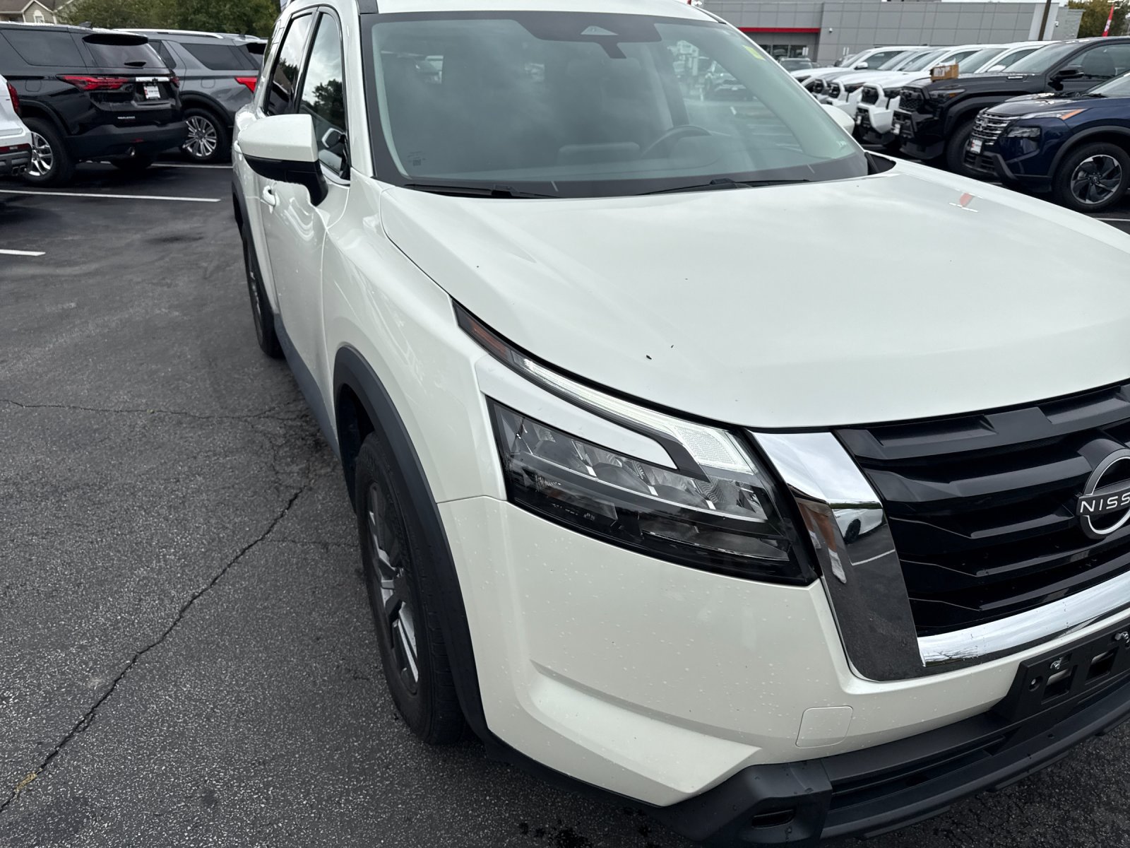 Used 2024 Nissan Pathfinder SV FWD image 28