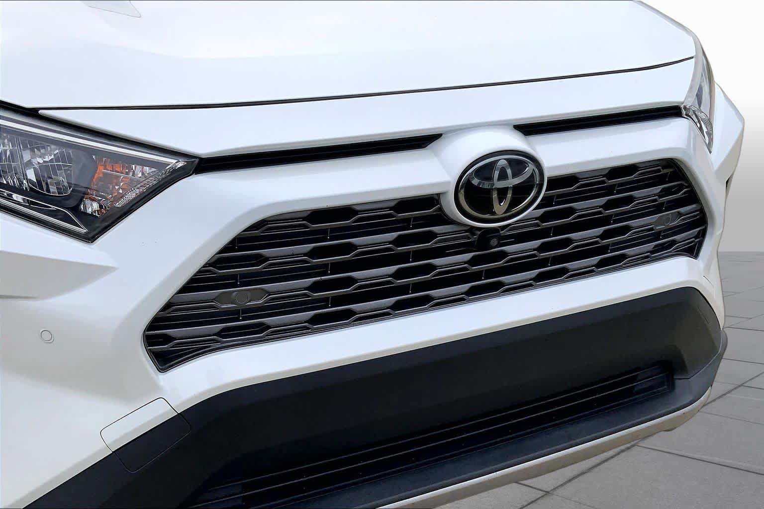 Used 2019 Toyota RAV4 Limited w/ Advanced Technology Package FWD image 31