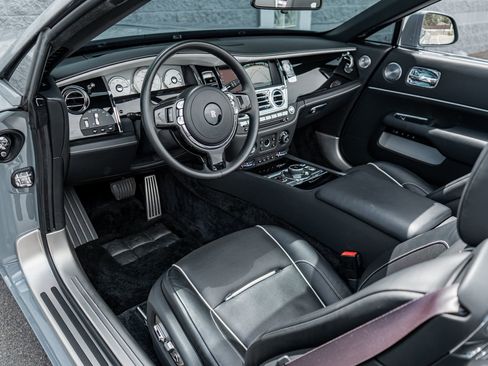 Used 2020 Rolls-Royce Dawn RWD image 28