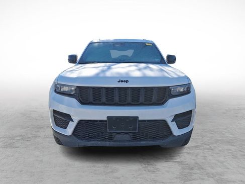 Certified 2024 Jeep Grand Cherokee Altitude image 2