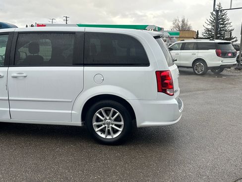 Used 2017 Dodge Grand Caravan SE image 7