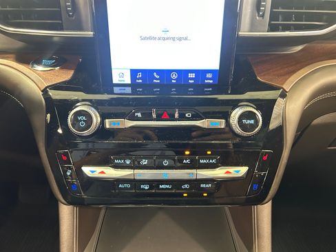 Used 2023 Ford Explorer King Ranch w/ Technology Package RWD image 16