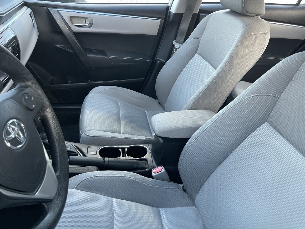 Used 2016 Toyota Corolla LE FWD image 10