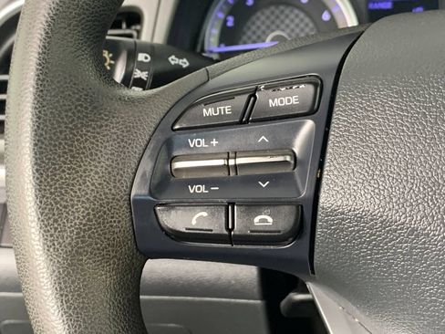Used 2019 Hyundai Elantra SE w/ Winter Weather Package FWD image 18