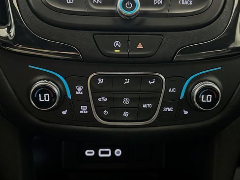 Used 2024 Chevrolet Equinox RS FWD image 11